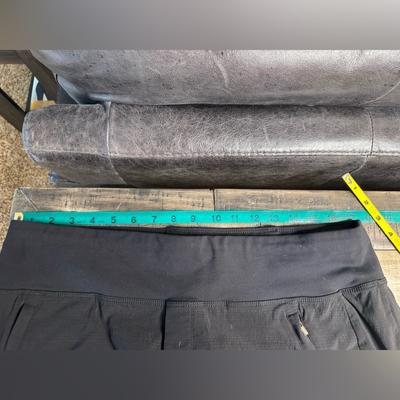 Women’s Athleta black comfy shorts sz 14 - Picture 4 of 4